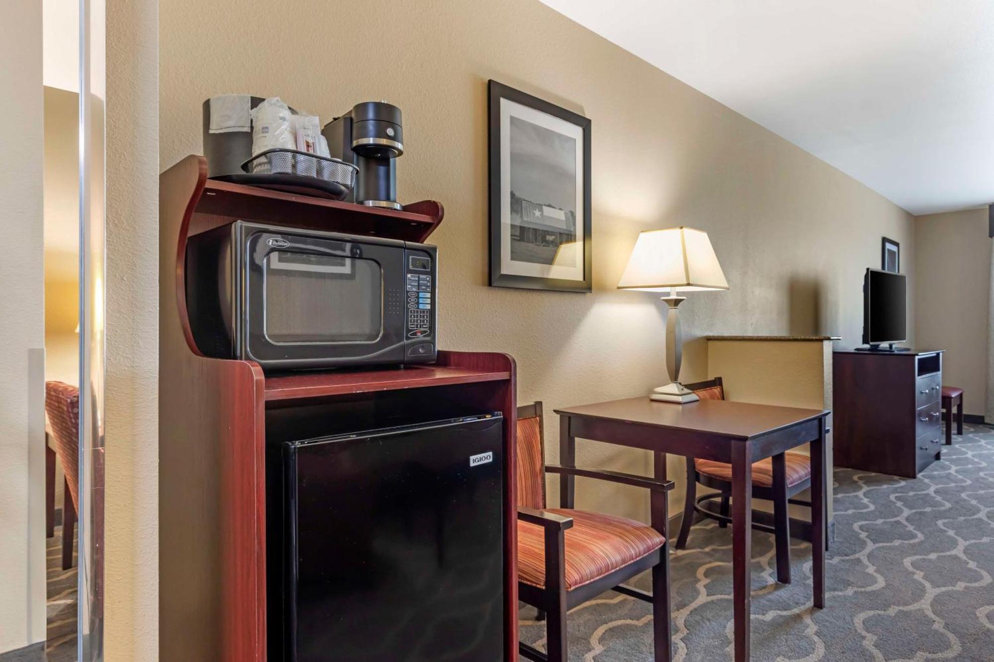 Best Western Plus Burleson Inn & Suites Exteriér fotografie